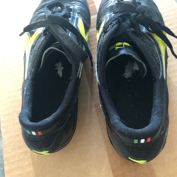 Women’s adidas soccer cleats - Picture 5 of 5